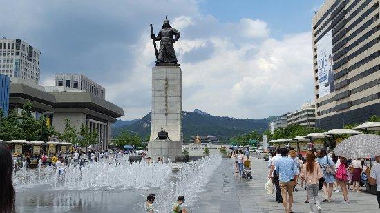 Plaza de Gwanghwamun