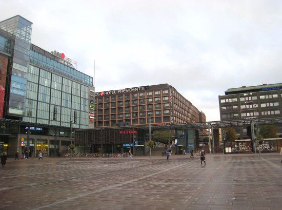 Estación de autobús y centro comercial Kamppi